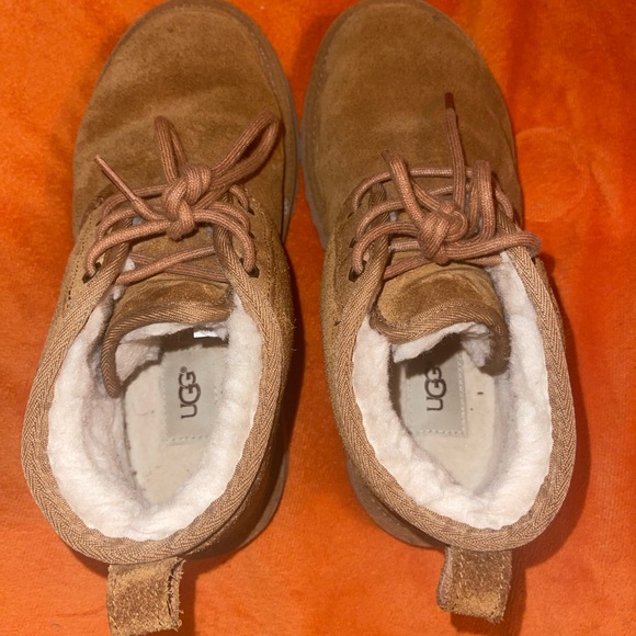 Womens Ugg boots - Picture 2 of 4